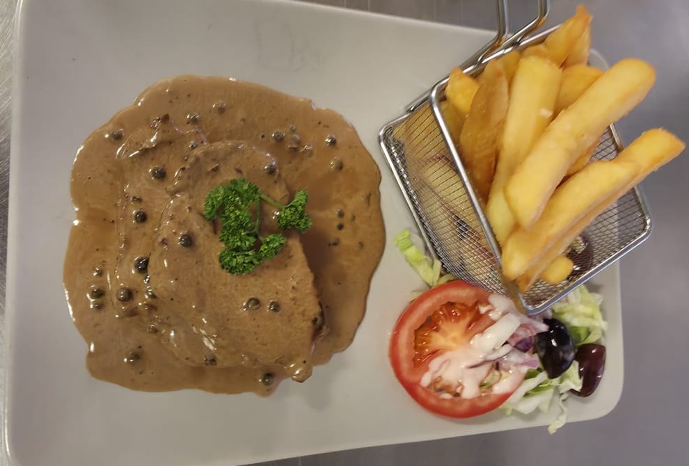 Pepparstek m. pommes &pepparsås
