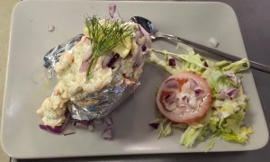 Bakad potatis m. skagenröra