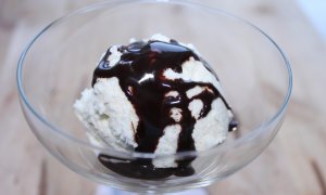 Glass m. chokladsås