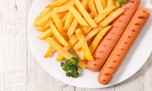 Korv m. pommes Räksallad